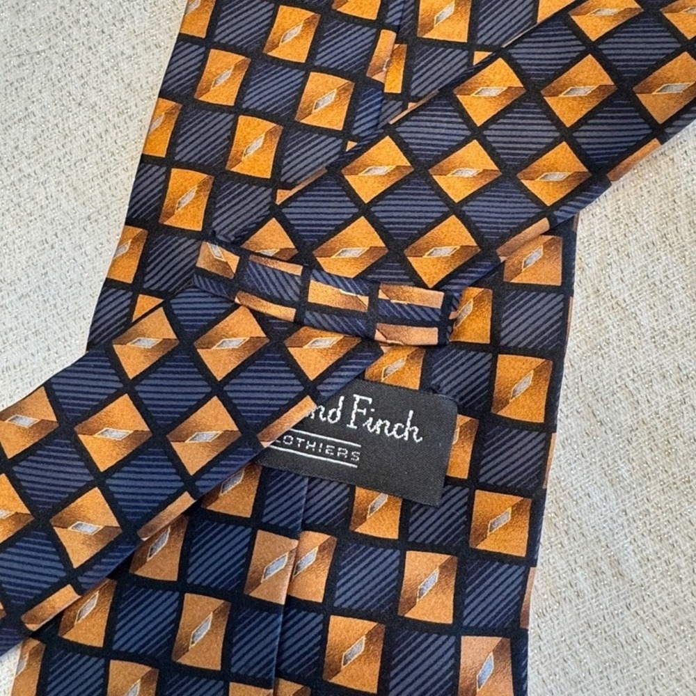 Kilburne and Finch Silk Tie Navy Blue Bronze Geometric Square Hand Made 4 Inch - Picture 4 of 4
